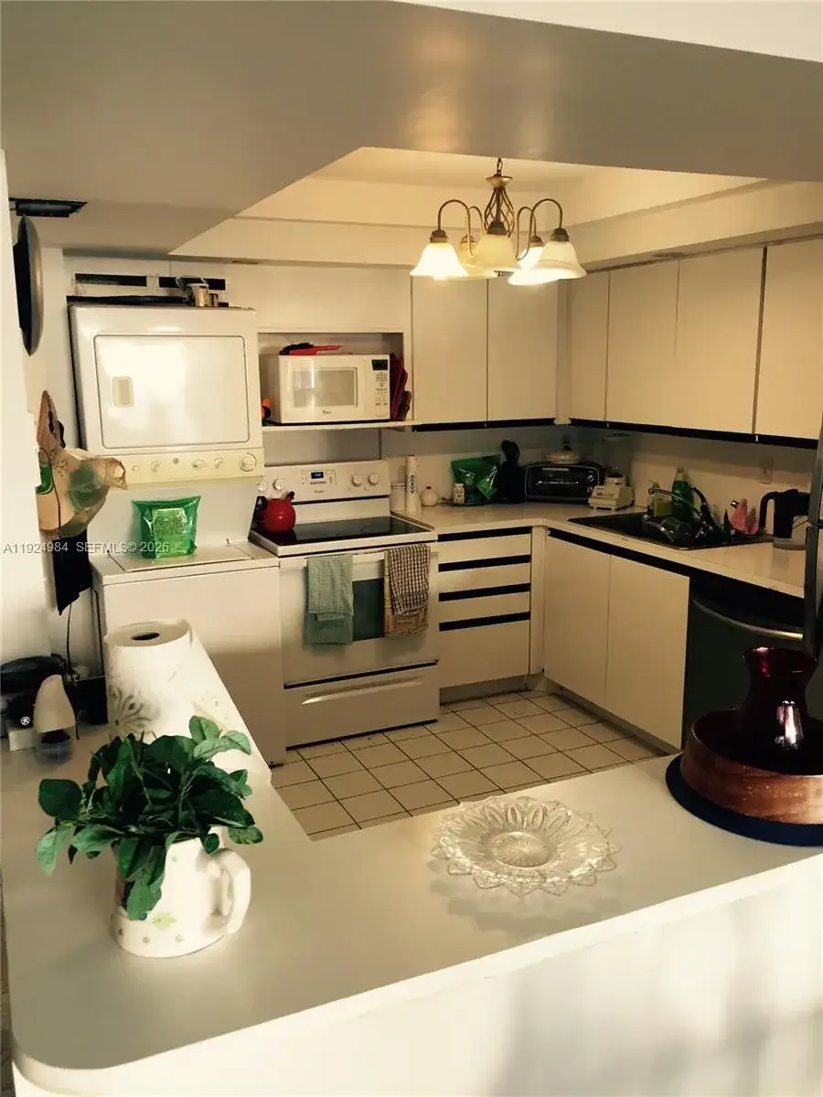 2 bedroom 2 bath Residential Lease for rent at 1865 Brickell Ave # A1211, Miami FL 33129