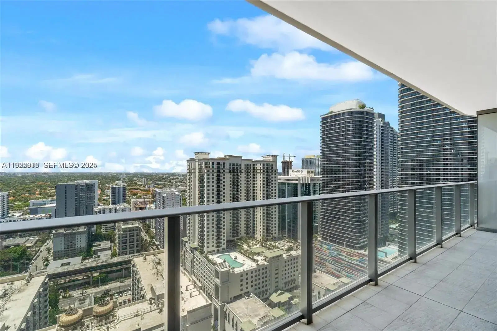 1 bedroom 1 bath Residential for sale at 1000 Brickell Plz # 3310, Miami FL 33131