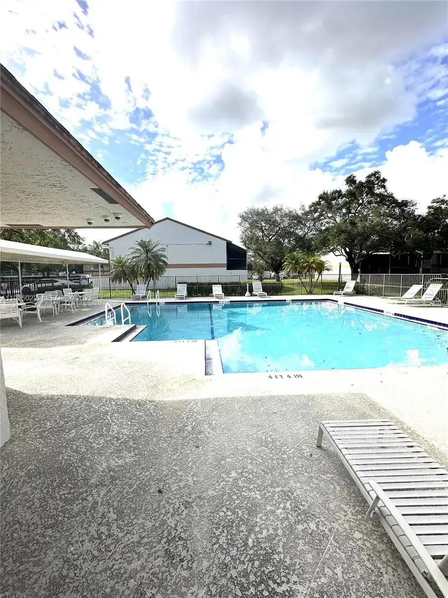 3 bedroom 2 bath Residential for sale at 4220 SW 71st Way, Davie FL 33314