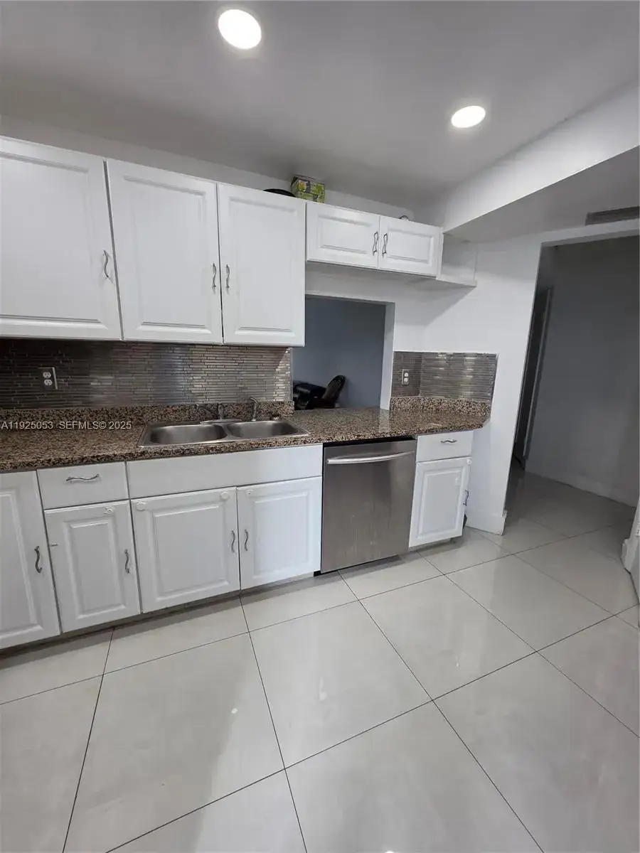 2 bedroom 2 bath Residential Lease for rent at 1351 NE 191st St # E420, Miami FL 33179