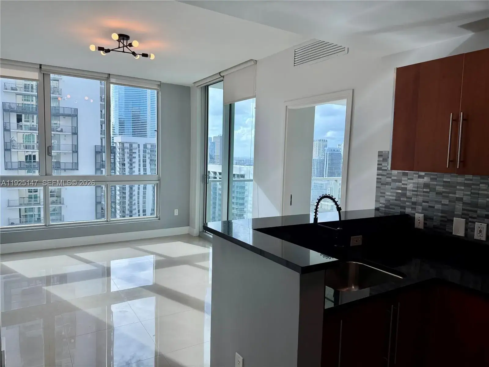 1 bedroom 1 bath Residential for sale at 300 S Biscayne Blvd # 3011, Miami FL 33131