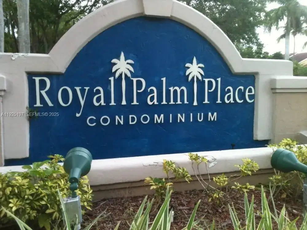 1 bedroom 1 bath Residential for sale at 10521 SW 157th Pl # 106, Miami FL 33196
