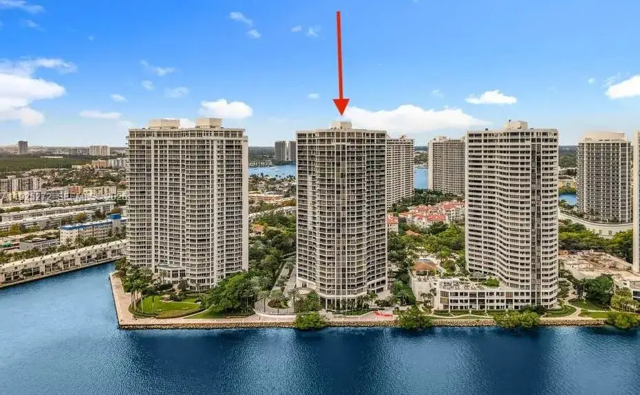 2 bedroom 2 bath Residential for sale at 2800 ISLAND BLVD # 902, Aventura FL 33160