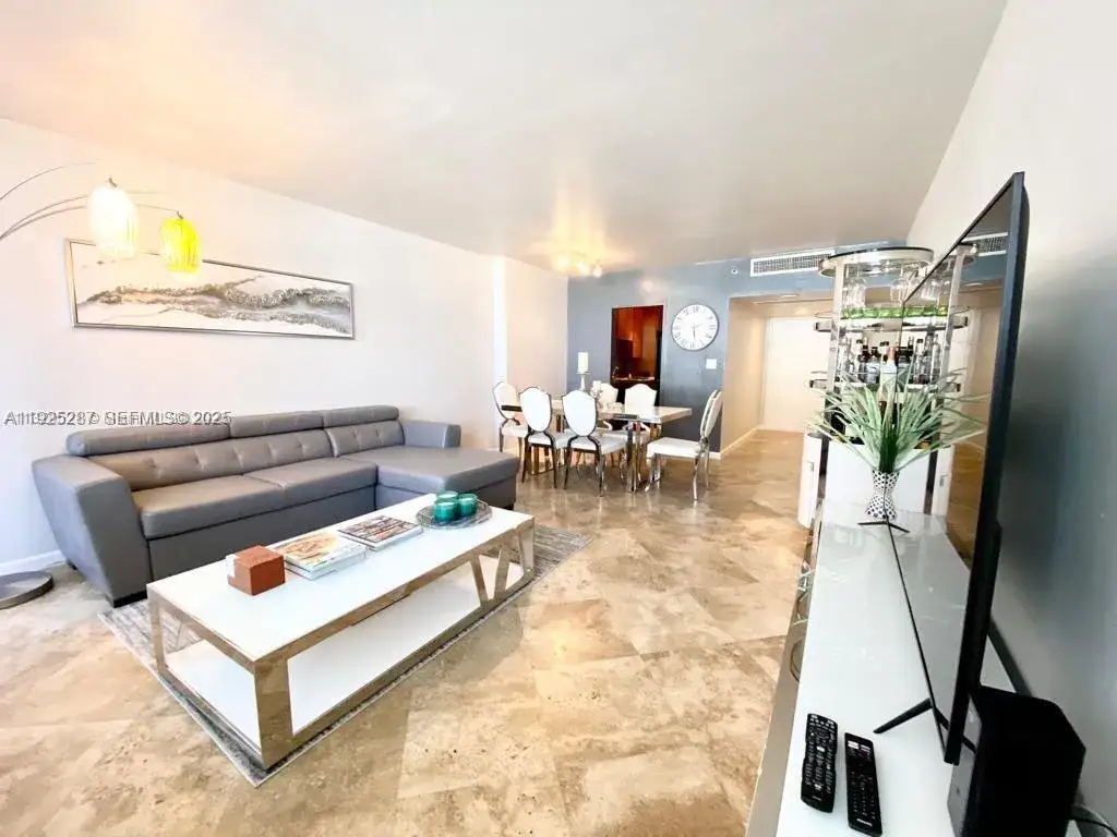 1 bedroom 1 bath Residential for sale at 100 Lincoln Rd # 608, Miami Beach FL 33139