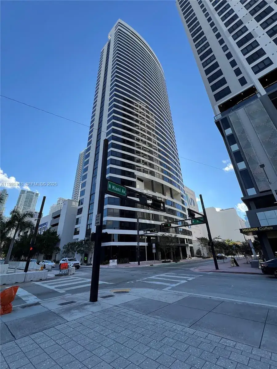 1 bedroom 1 bath Residential Lease for rent at 225 N Miami Ave # 1502, Miami FL 33128