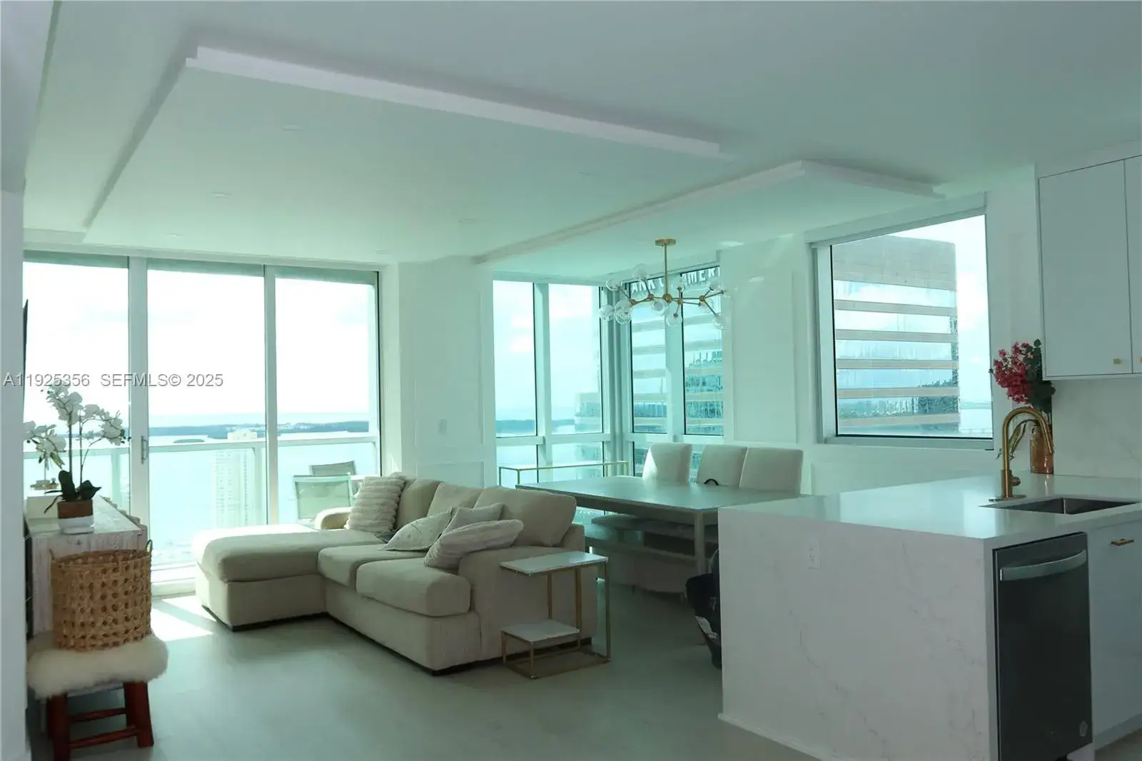 2 bedroom 2 bath Residential Lease for rent at 500 Brickell Ave # 3902, Miami FL 33131