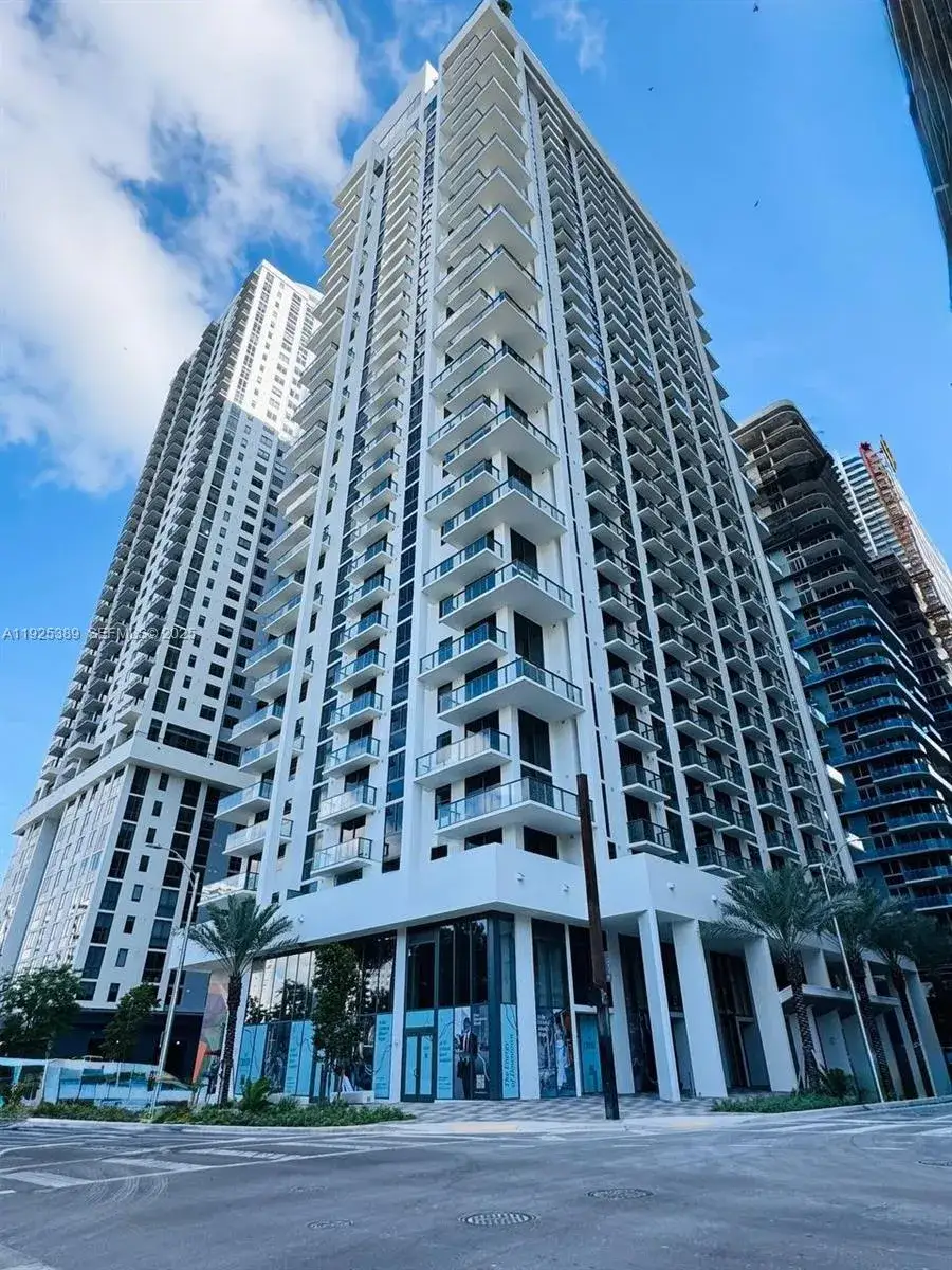 1 bedroom 1 bath Residential for sale at 11 NE 6th # 2813, Miami FL 33132