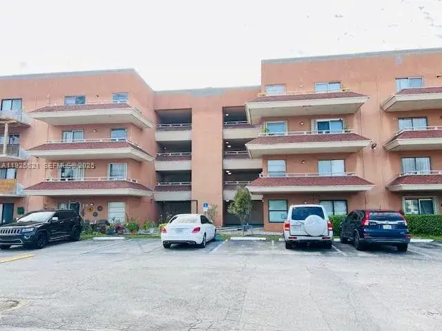 1 bedroom 1 bath Residential for sale at 17530 NW 68th Ave # C2007, Hialeah FL 33015