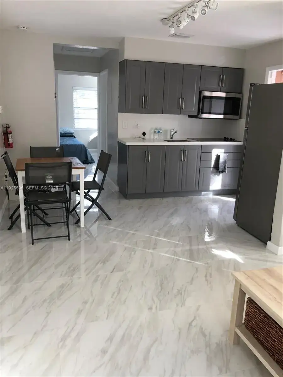 2 bedroom 1 bath Residential Lease for rent at 1938 Sheridan St REAR, Hollywood FL 33020