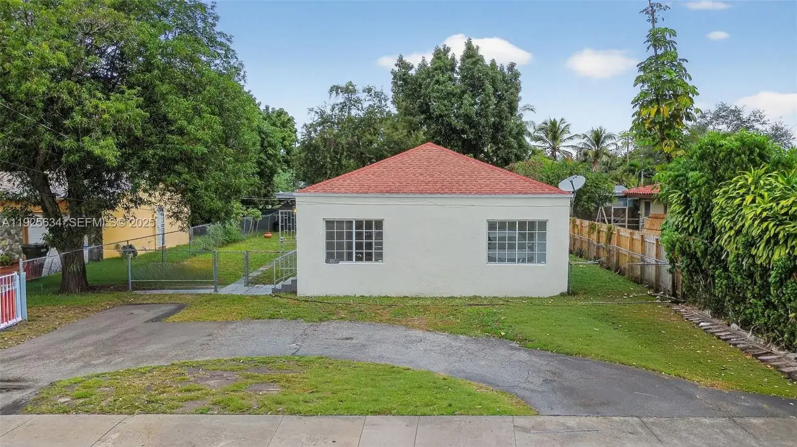3 bedroom 1 bath Residential Lease for rent at 321 NE 169th St, North Miami Beach FL 33162