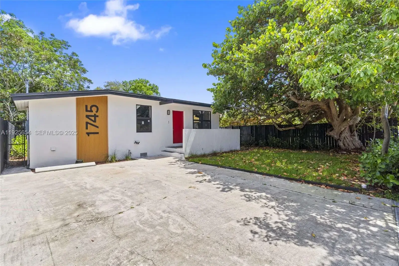 2 bedroom 2 bath Residential for sale at 1745 NW 151st St, Miami Gardens FL 33054