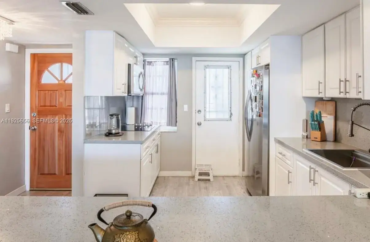 2 bedroom 1 bath Residential for sale at 18555 NE 14th Ave # 619, Miami FL 33179