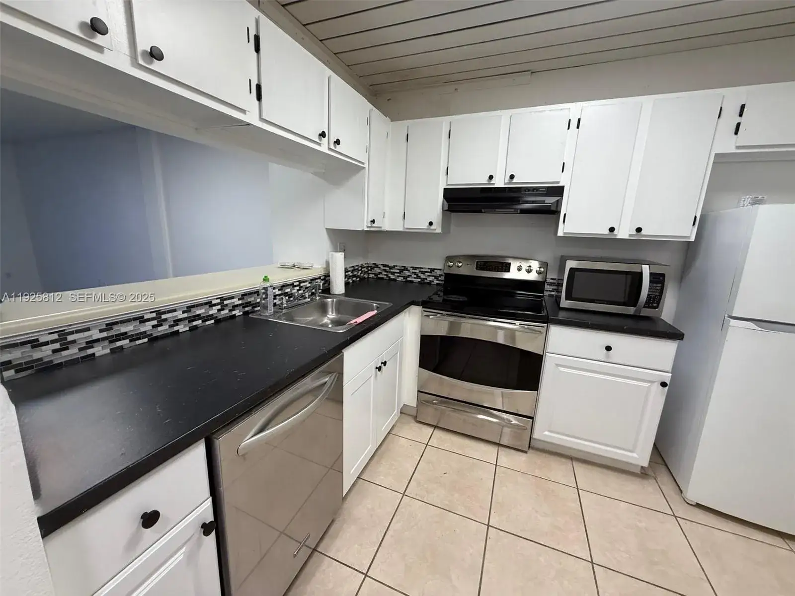 2 bedroom 2 bath Residential Lease for rent at 19821 SW 114th Ave # 121, Miami FL 33157