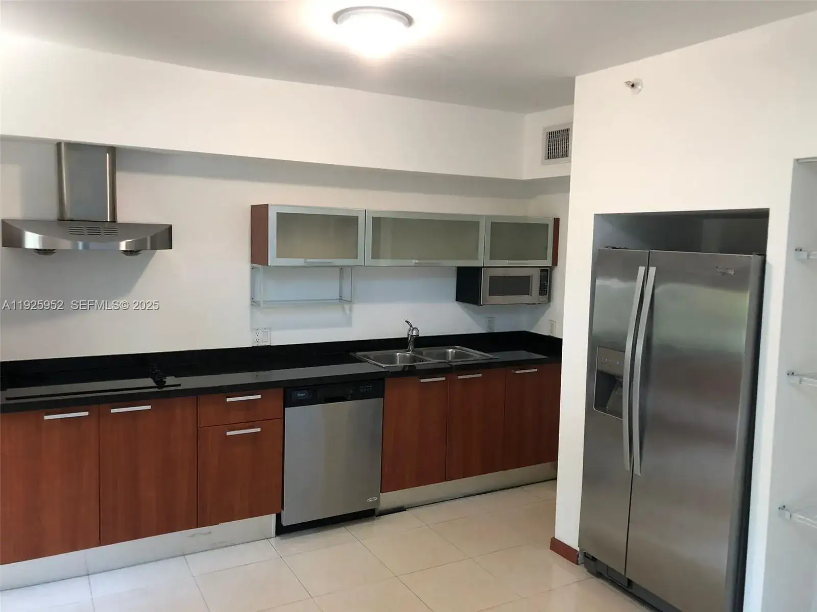 1 bedroom 1 bath Residential for sale at 1650 Brickell Ave # 111, Miami FL 33129