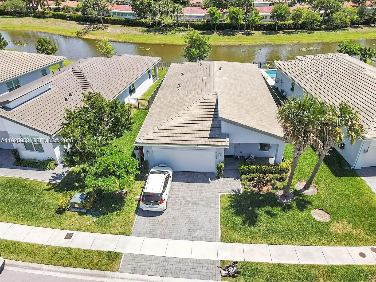 2 bedroom 2 bath Residential for sale at 4242 Rosa Dr, Deerfield Beach FL 33064