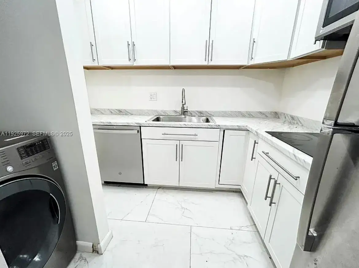 1 bedroom 1 bath Residential Lease for rent at 2646 Polk St # 4, Hollywood FL 33020