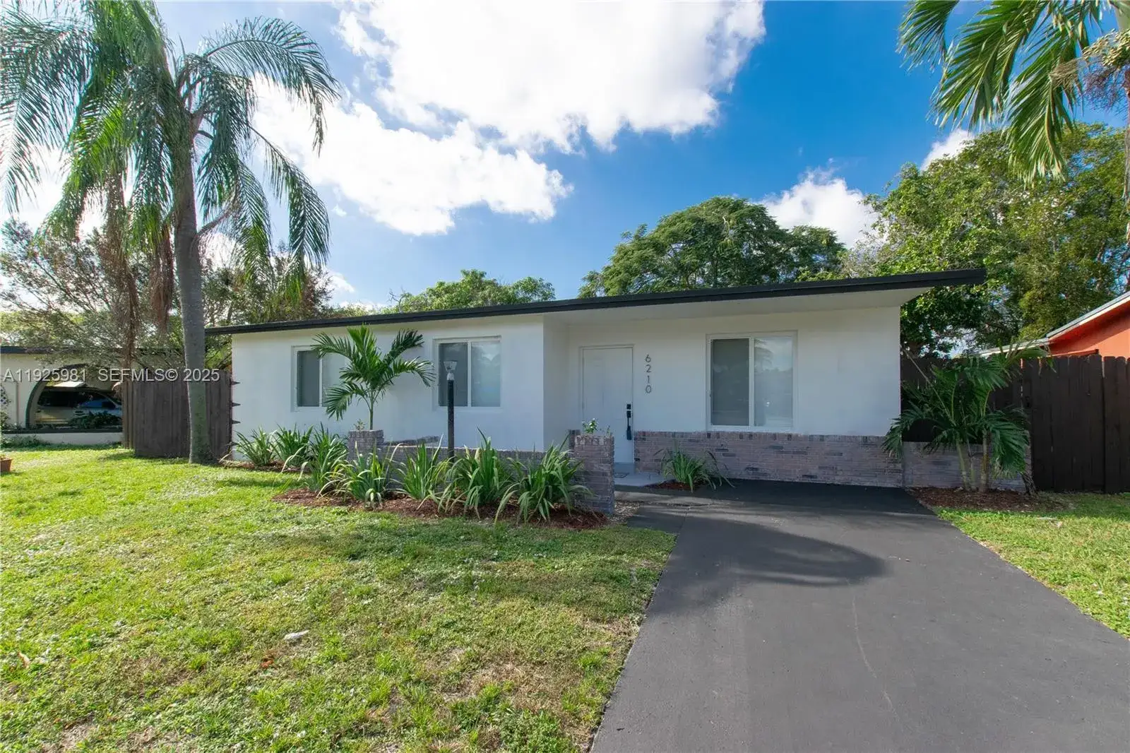 2 bedroom 2 bath Residential for sale at 6210 Kimberly Blvd, North Lauderdale FL 33068