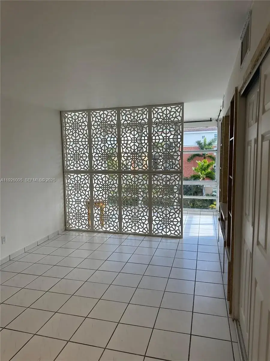 1 bedroom 1 bath Residential Lease for rent at 210 172nd St # 542, Sunny Isles Beach FL 33160