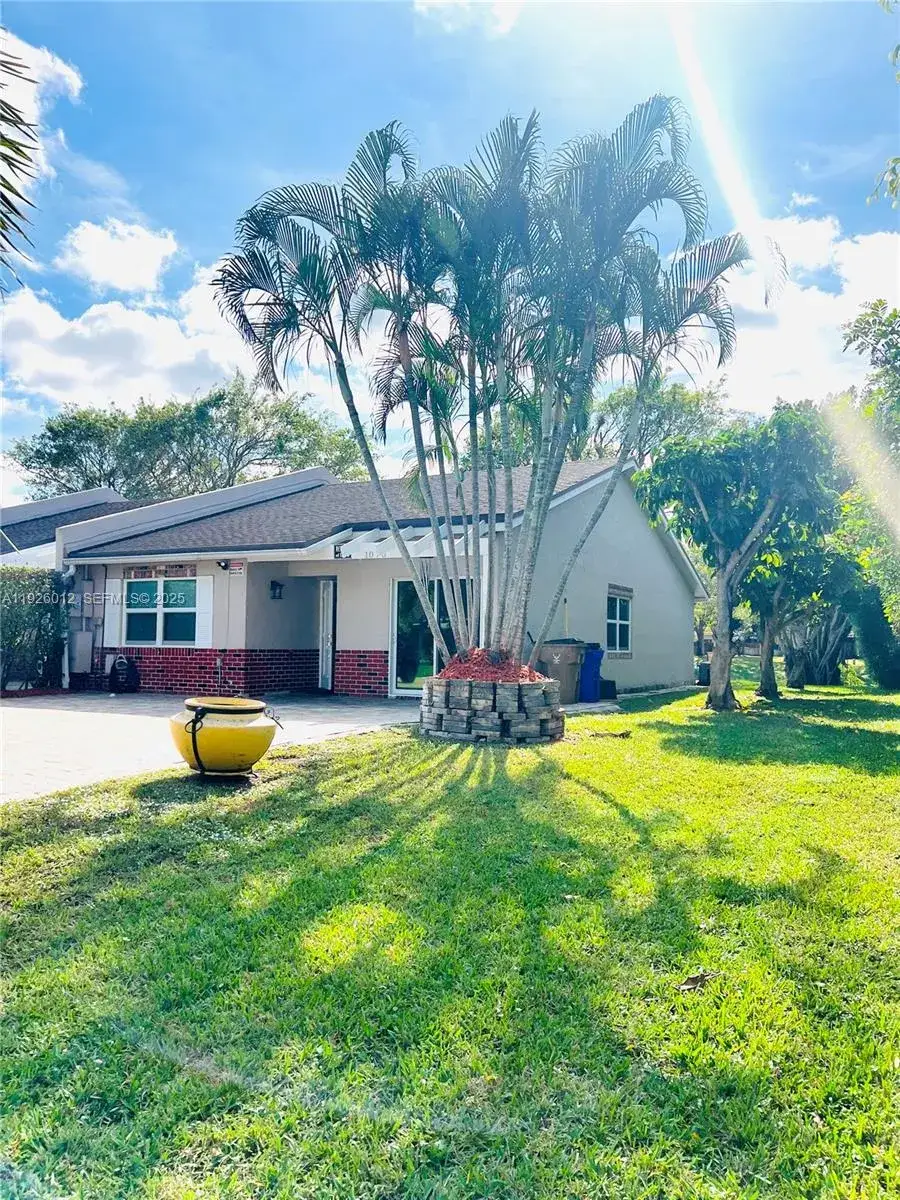 2 bedroom 2 bath Residential Lease for rent at 1070 NW 53rd St, Deerfield Beach FL 33064
