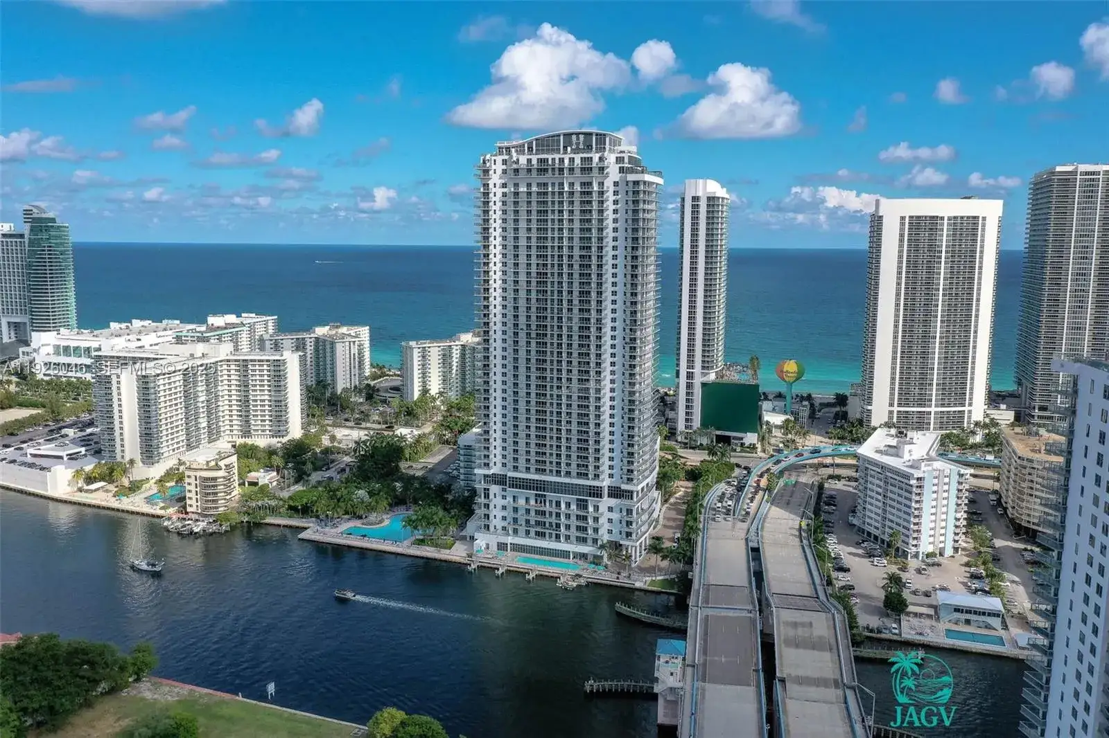 2 bedroom 2 bath Residential for sale at 4010 S Ocean Dr # R3005, Hollywood FL 33019