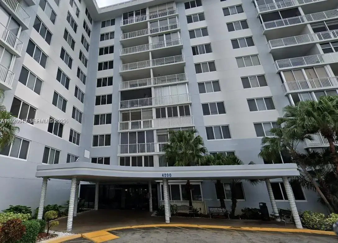 1 bedroom 1 bath Residential Lease for rent at 4200 Hillcrest Dr # 206, Hollywood FL 33021
