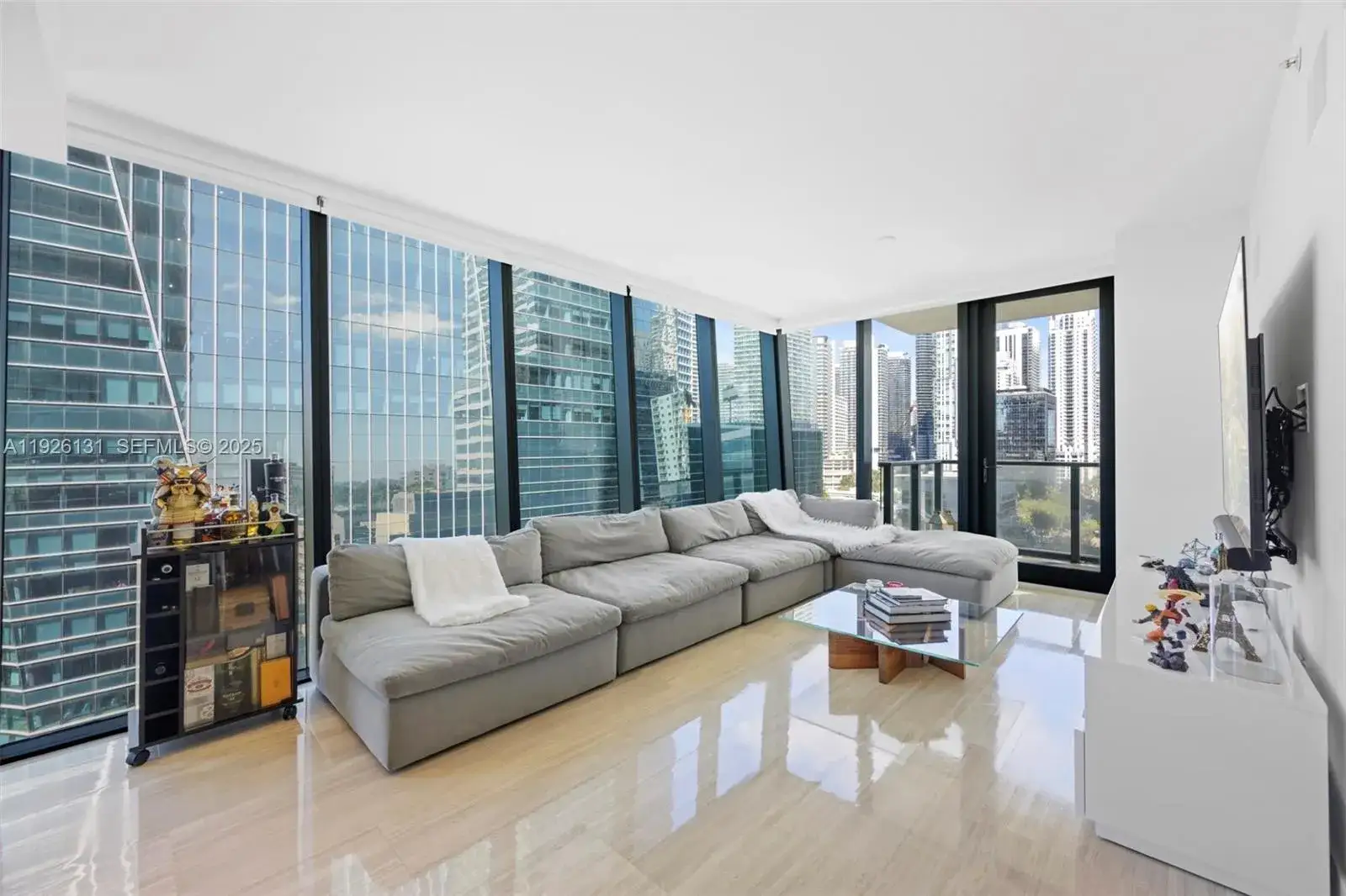 1 bedroom 1 bath Residential for sale at 1451 Brickell Ave # 1106, Miami FL 33131