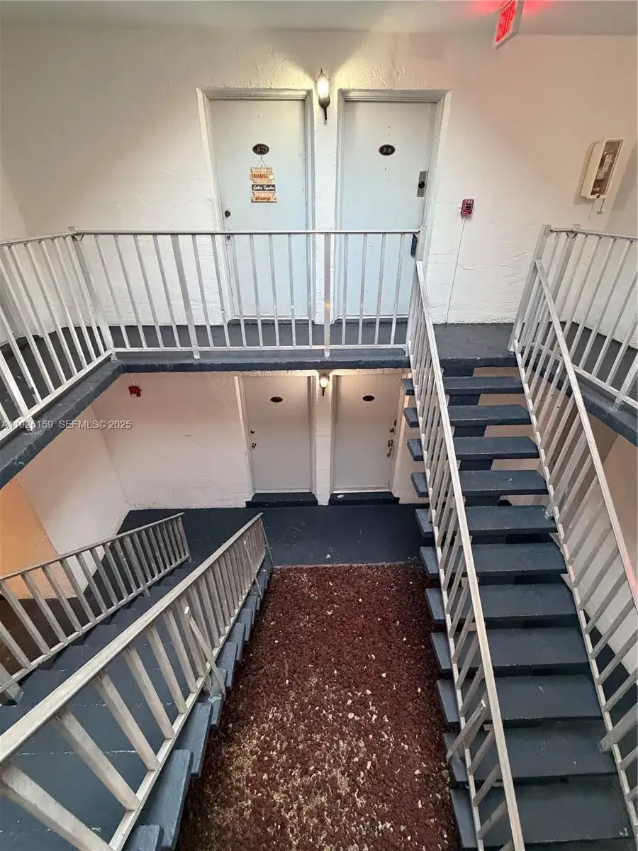 2 bedroom 1 bath Residential Lease for rent at 7250 SW 94th Pl # B8, Miami FL 33173