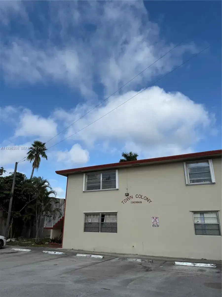 1 bedroom 1 bath Residential Lease for rent at 2915 Plunkett St # 12A, Hollywood FL 33020