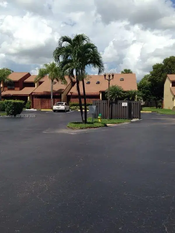 2 bedroom 2 bath Residential Lease for rent at 405 SE 14th St # 405, Dania Beach FL 33004