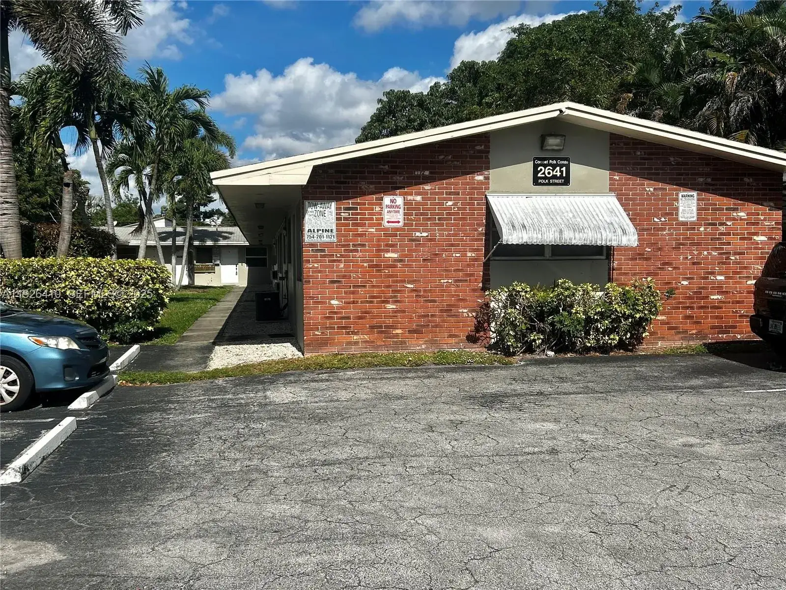 1 bedroom 1 bath Residential Lease for rent at 2641 Polk St # 9, Hollywood FL 33020