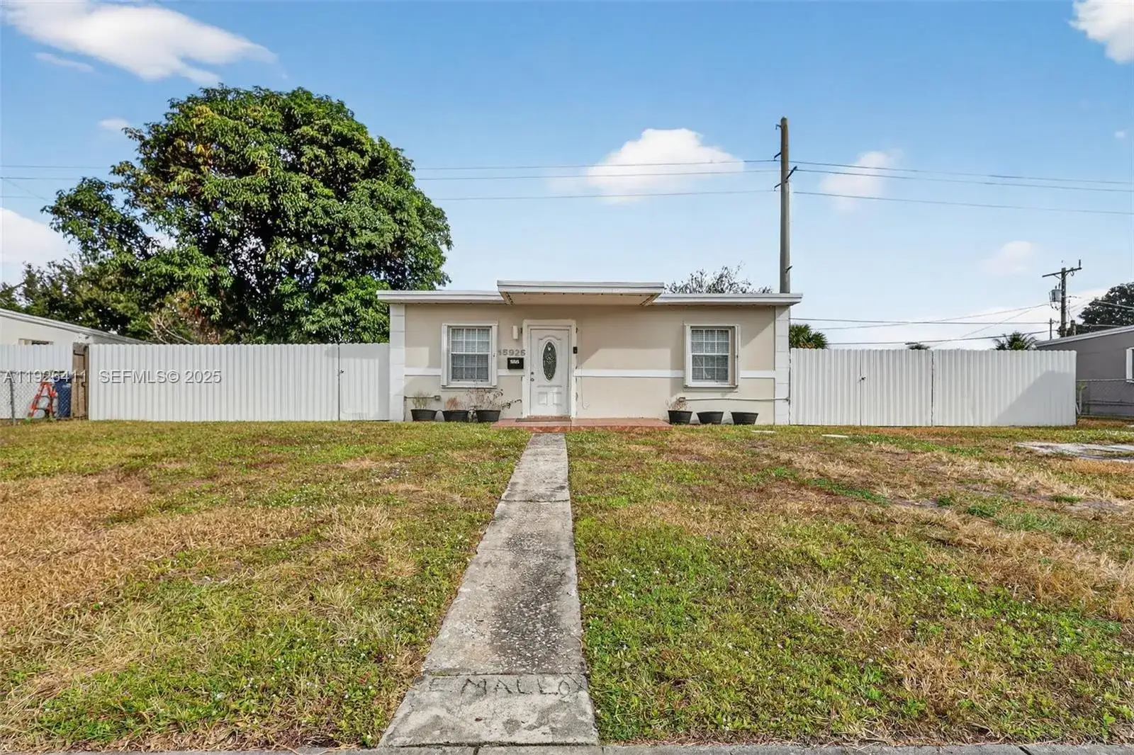 2 bedroom 1 bath Residential for sale at 15925 NW 19th Ave, Miami Gardens FL 33054