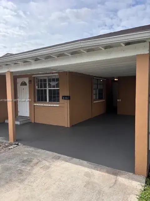 4 bedroom 2 bath Residential Lease for rent at 206 SW 67th Ter # 1, Pembroke Pines FL 33023