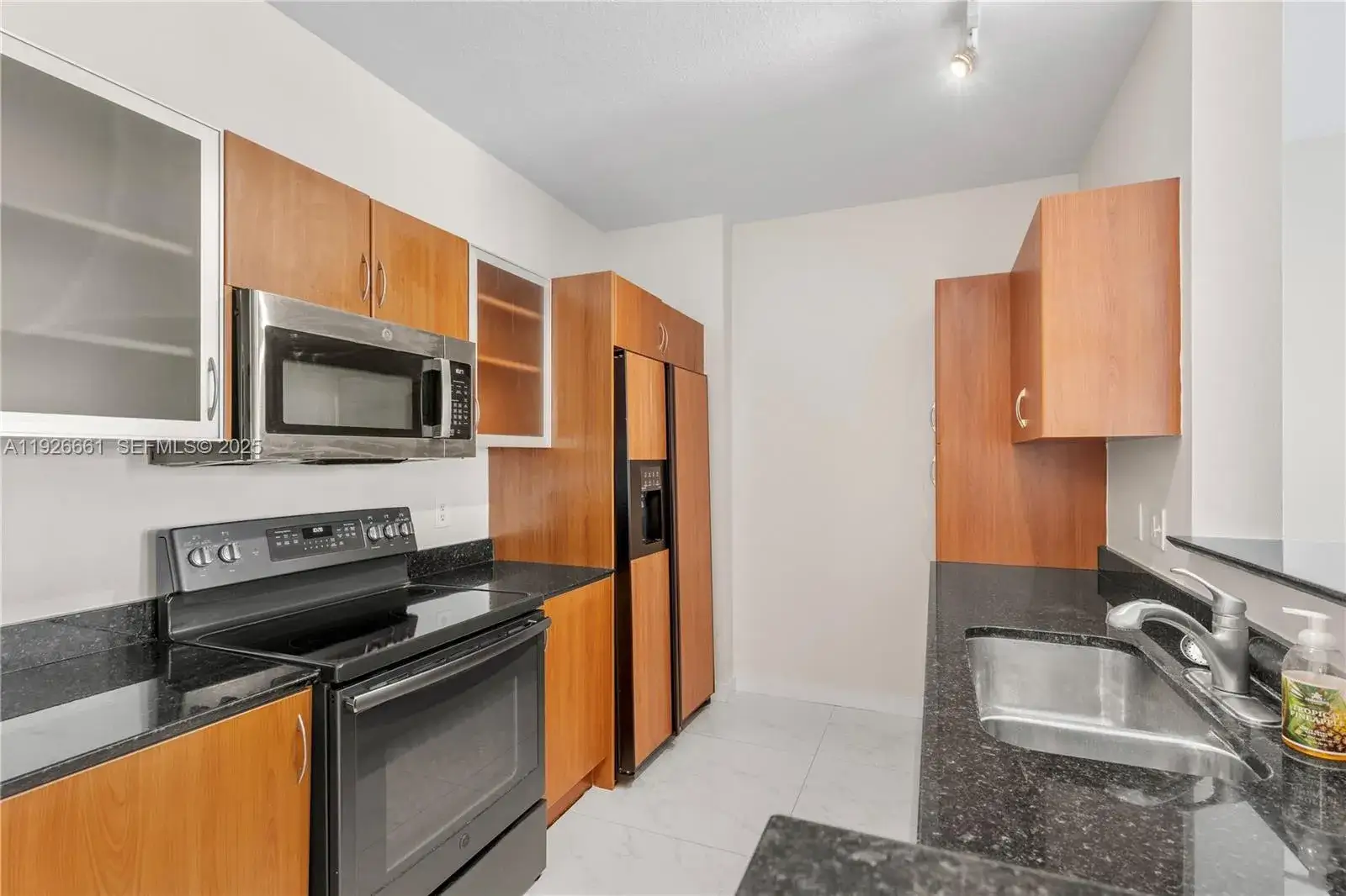 1 bedroom 1 bath Residential for sale at 806 E Windward Way # 515, Lantana FL 33462