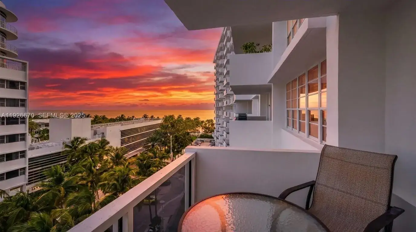 1 bedroom 1 bath Residential for sale at 100 Lincoln Rd # 702, Miami Beach FL 33139