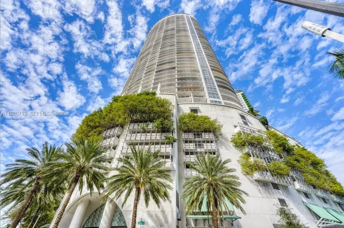1 bedroom 1 bath Residential Lease for rent at 1750 N Bayshore Dr # 5111, Miami FL 33132