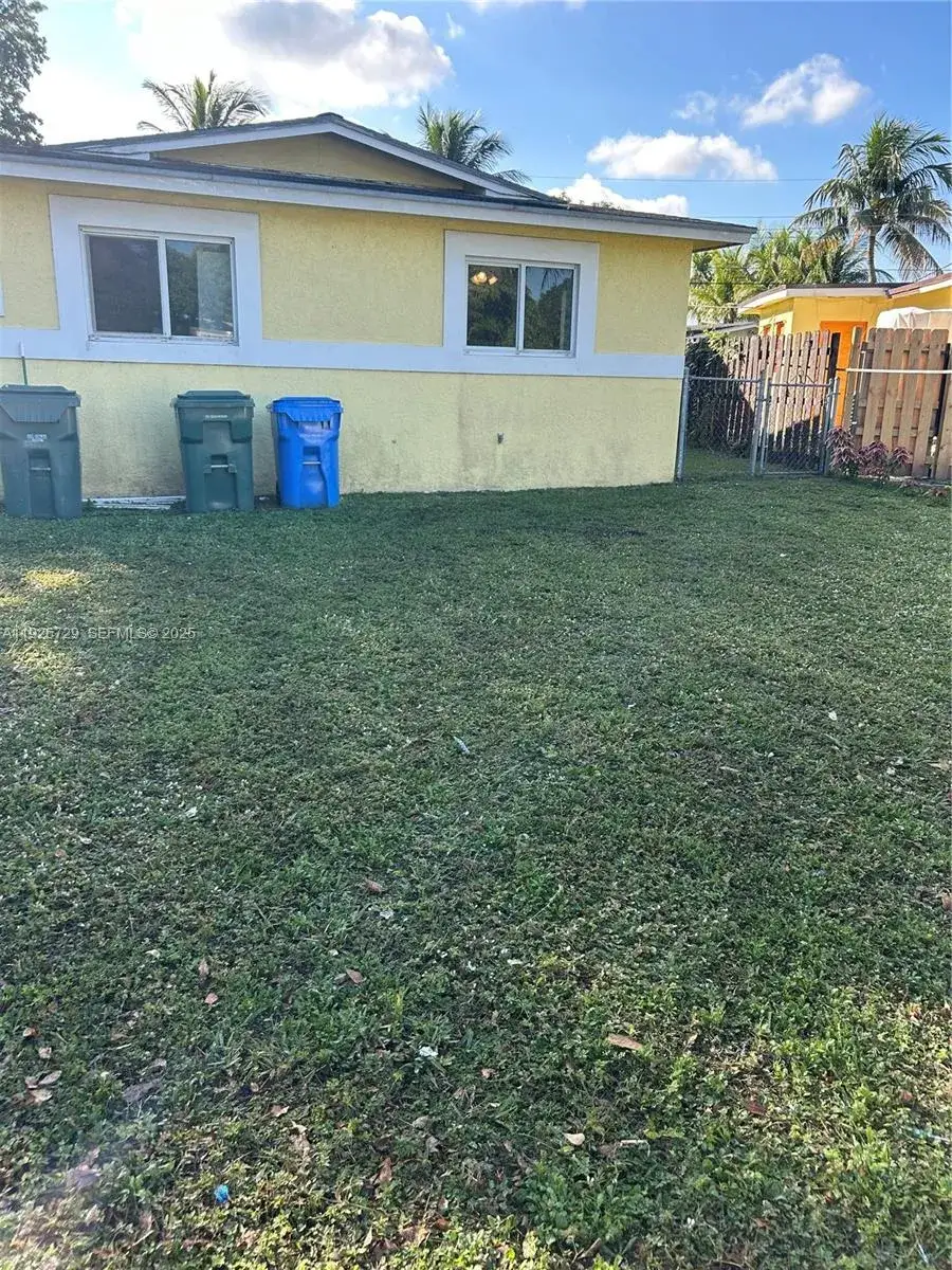 2 bedroom 1 bath Residential Lease for rent at 250 NE 41st St # 258, Oakland Park FL 33334
