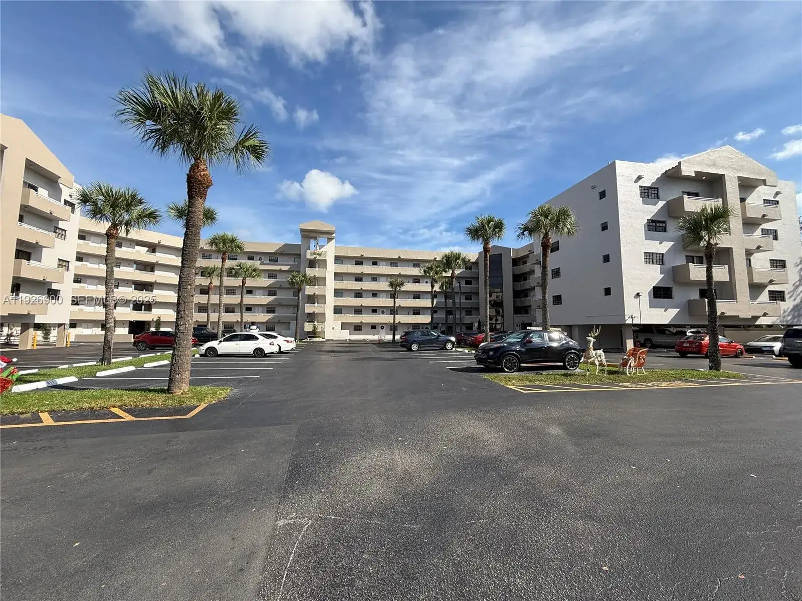 2 bedroom 2 bath Residential Lease for rent at 15969 NW 64th Ave # 504, Miami Lakes FL 33014