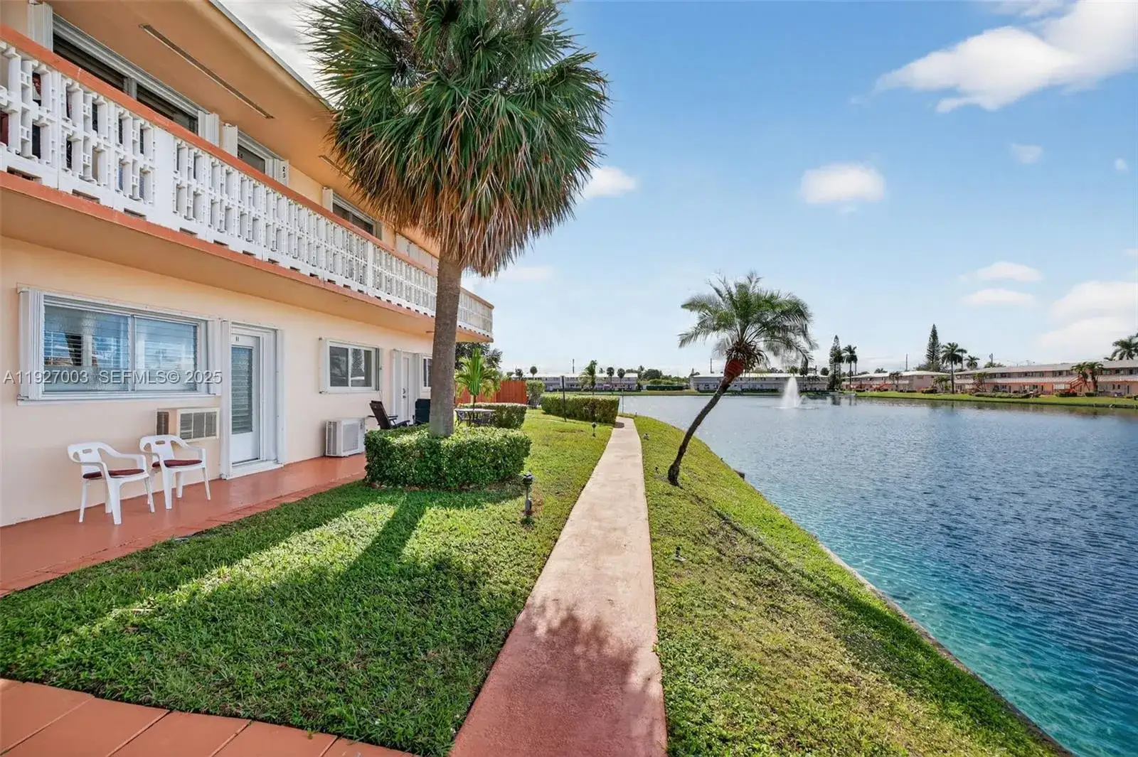1 bedroom 1 bath Residential for sale at 800 SW 10th Ter # 11T, Hallandale Beach FL 33009