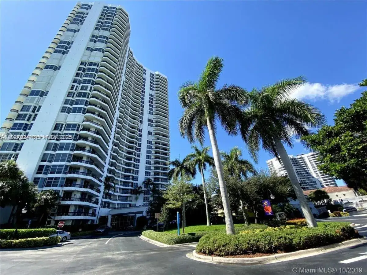 2 bedroom 2 bath Residential for sale at 3530 Mystic Pointe Dr # 2303, Aventura FL 33180