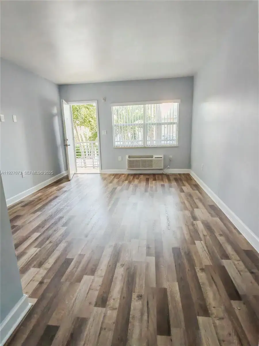 1 bath Residential Lease for rent at 8000 NE Bayshore Ct # 109, Miami FL 33138