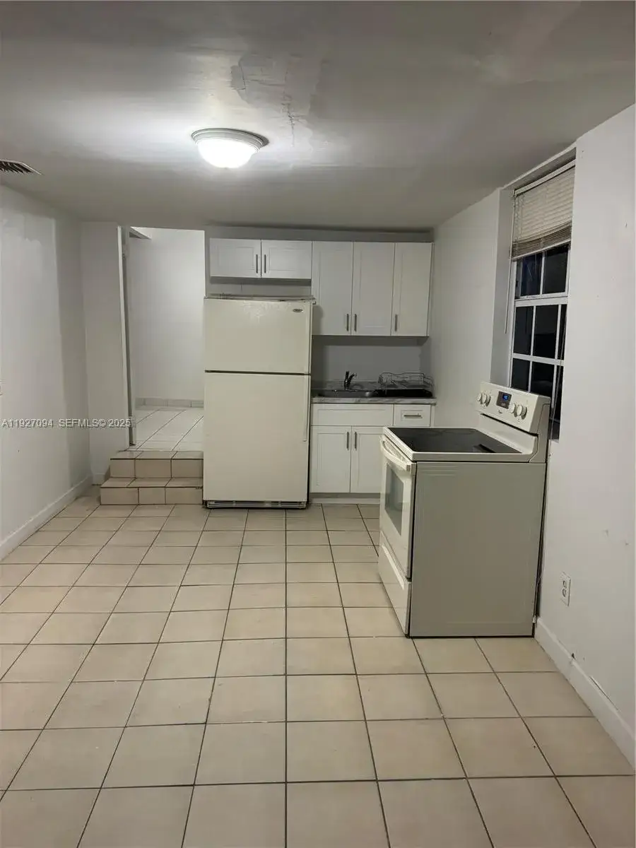 5 bedroom 2 bath Residential Lease for rent at 276 E 12th St # 2, Hialeah FL 33010