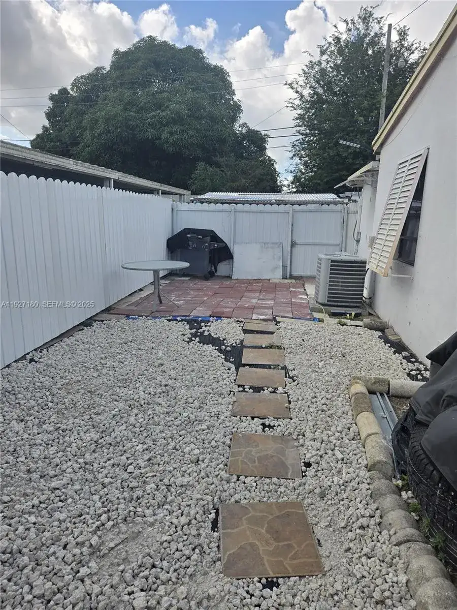 4 bedroom 1 bath Residential Lease for rent at 16240 NW 18th Ave, Miami Gardens FL 33054