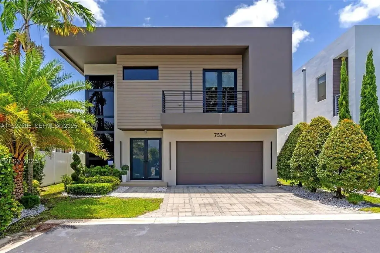 5 bedroom 5 bath Residential Lease for rent at 7534 NW 98th Ave # 7534, Doral FL 33178