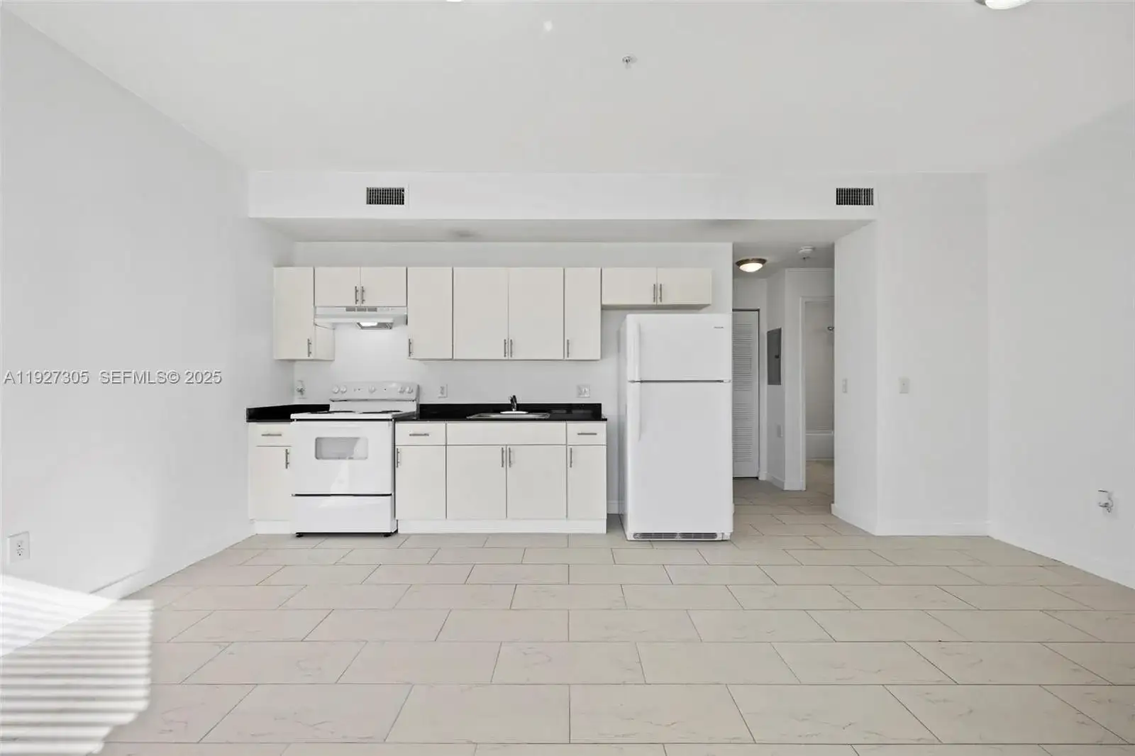 1 bedroom 1 bath Residential Lease for rent at 405 E 7th St # 206, Hialeah FL 33010