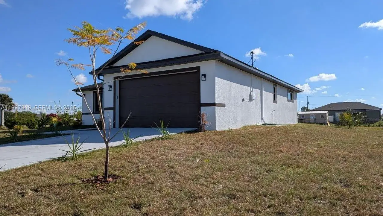 3 bedroom 2 bath Residential Lease for rent at 8033 Oakleaf Cir, La Belle FL 33935