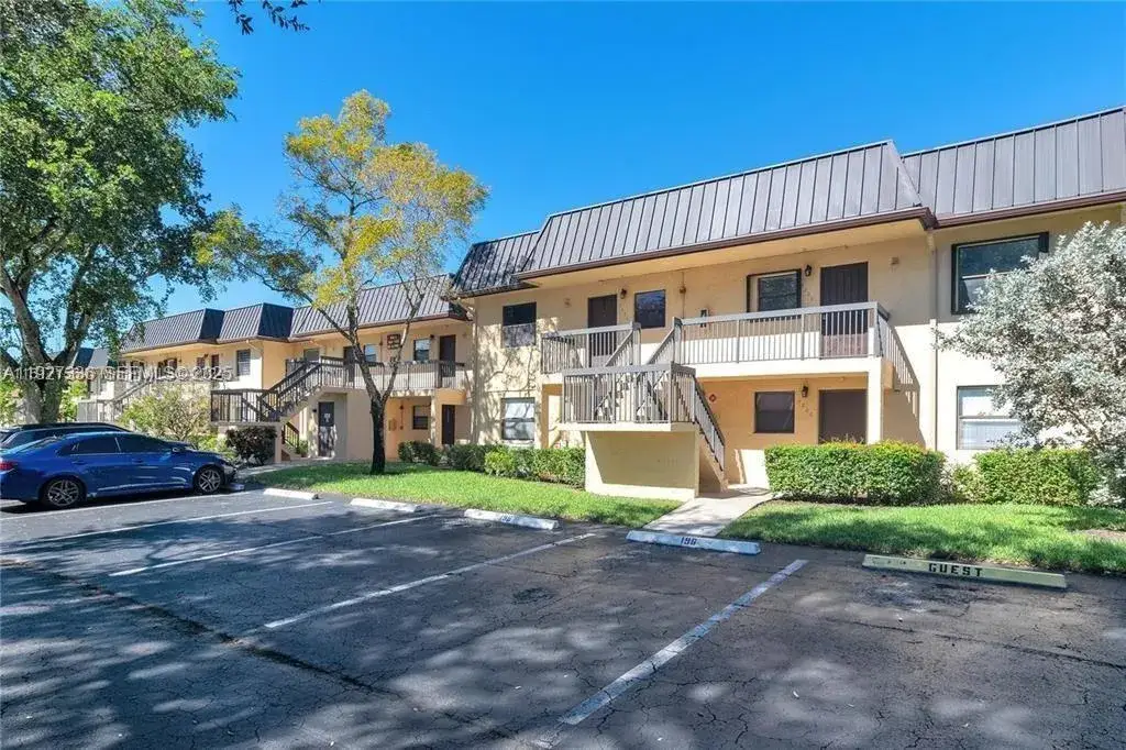 2 bedroom 2 bath Residential for sale at 9173 NW 1st Ct # 202, Pembroke Pines FL 33024