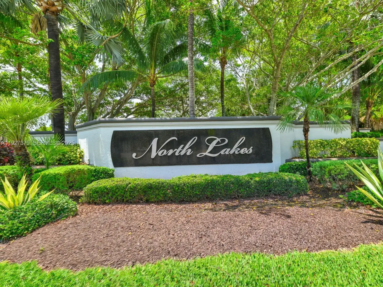 3 bedroom 2 bath Residential Lease for rent at 933 Falling Water Rd, Weston FL 33326