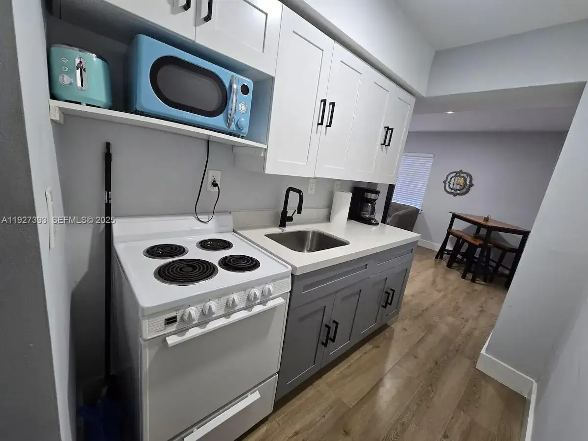 2 bedroom 1 bath Residential Lease for rent at 845 NW 3rd St # C, Miami FL 33128