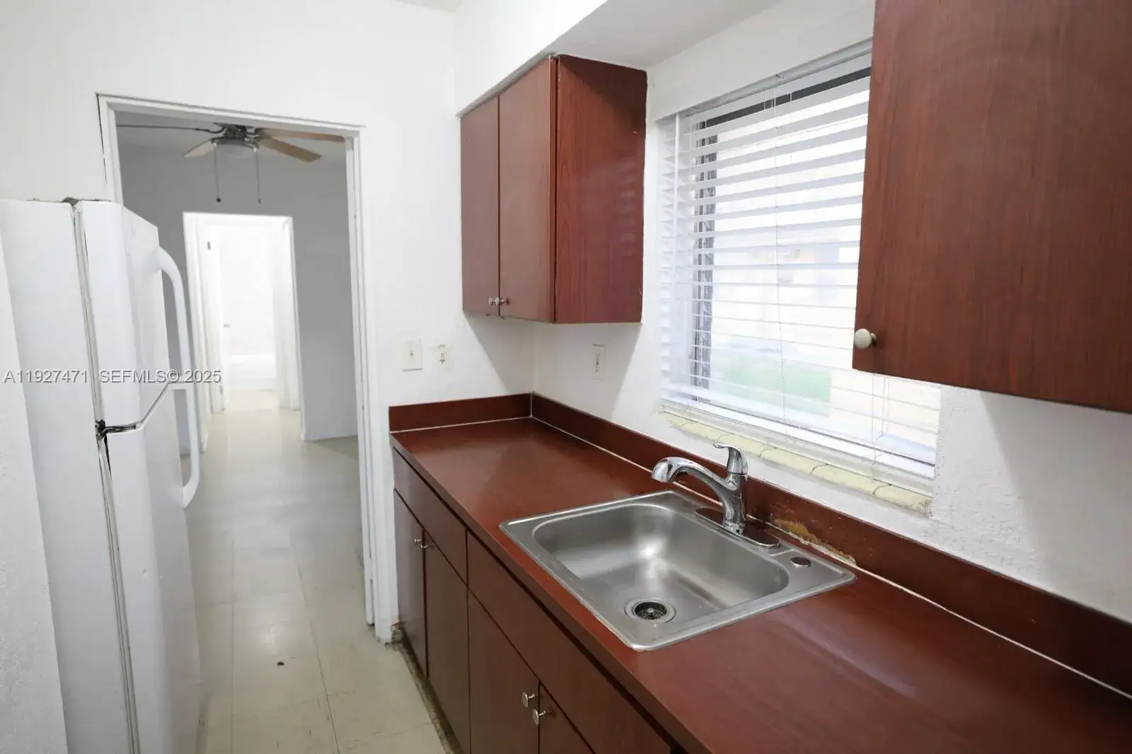 2 bedroom 1 bath Residential Lease for rent at 465 E 28th St # 24, Hialeah FL 33013