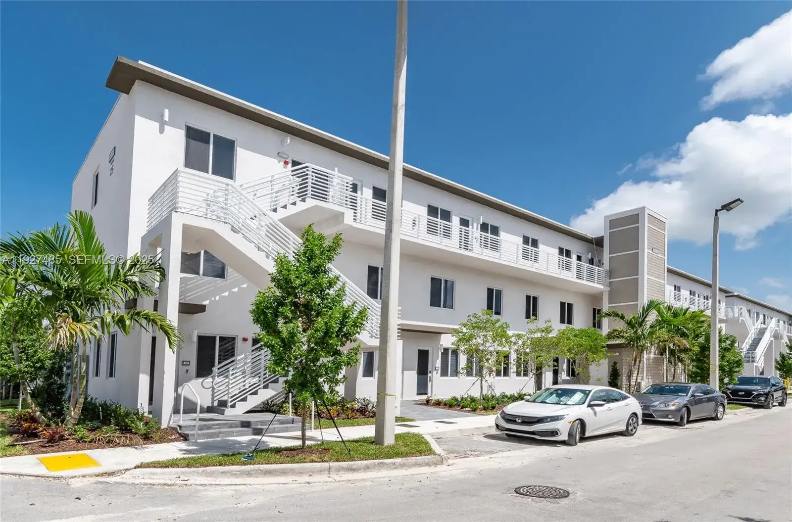 3 bedroom 2 bath Residential for sale at 6450 NW 102 Path # 303, Doral FL 33178